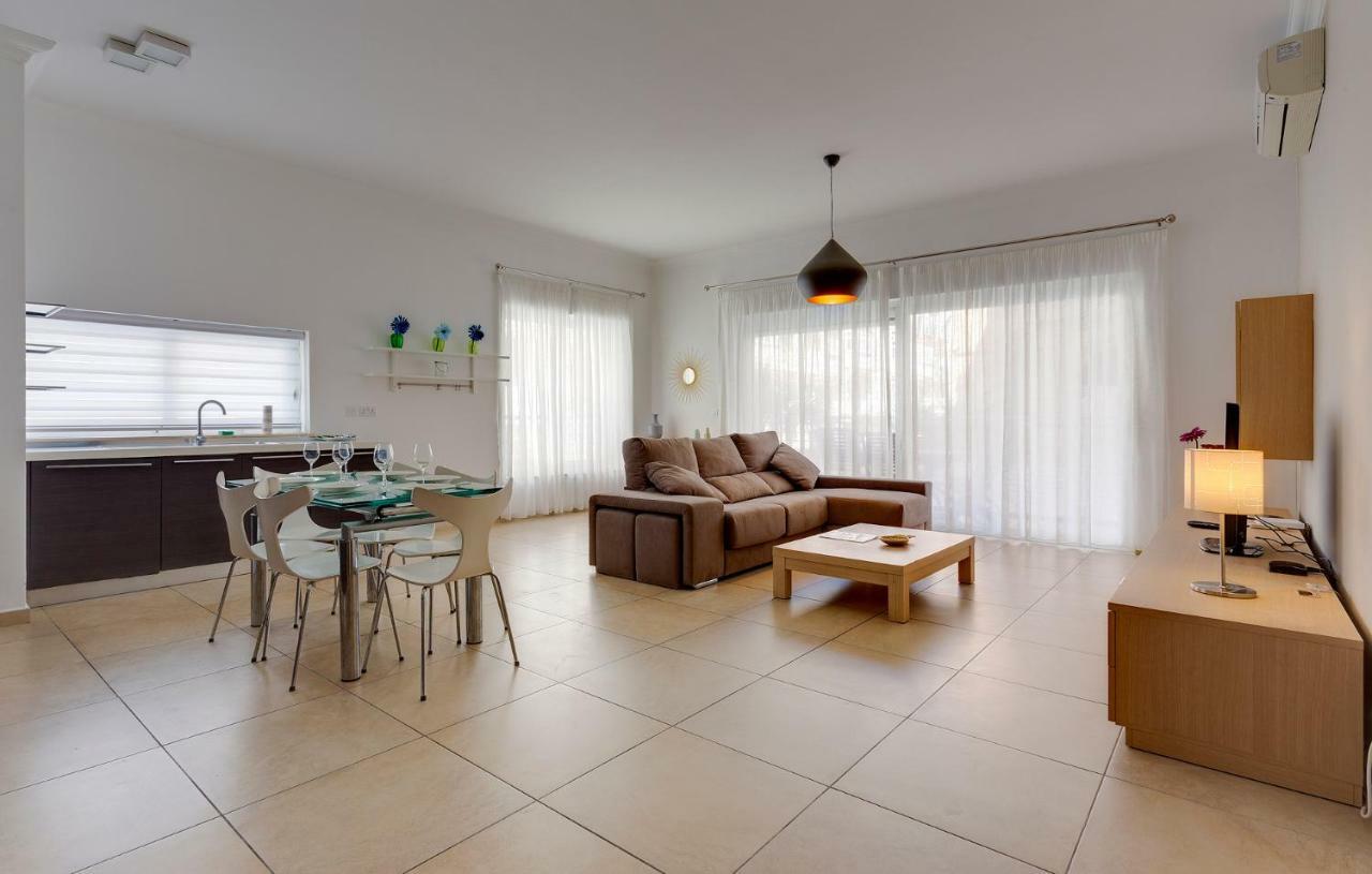 Apartment In Fort Cambridge With Pool Sliema Buitenkant foto