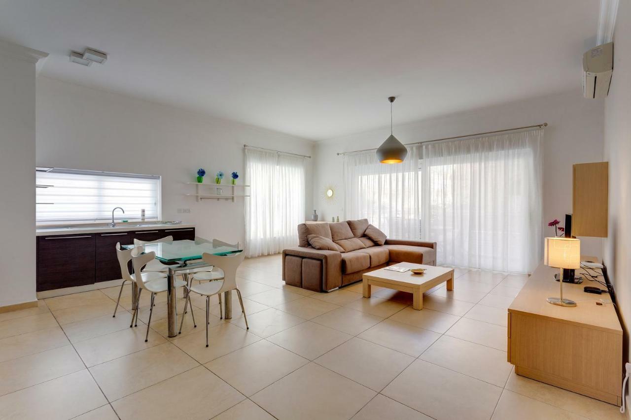 Apartment In Fort Cambridge With Pool Sliema Buitenkant foto